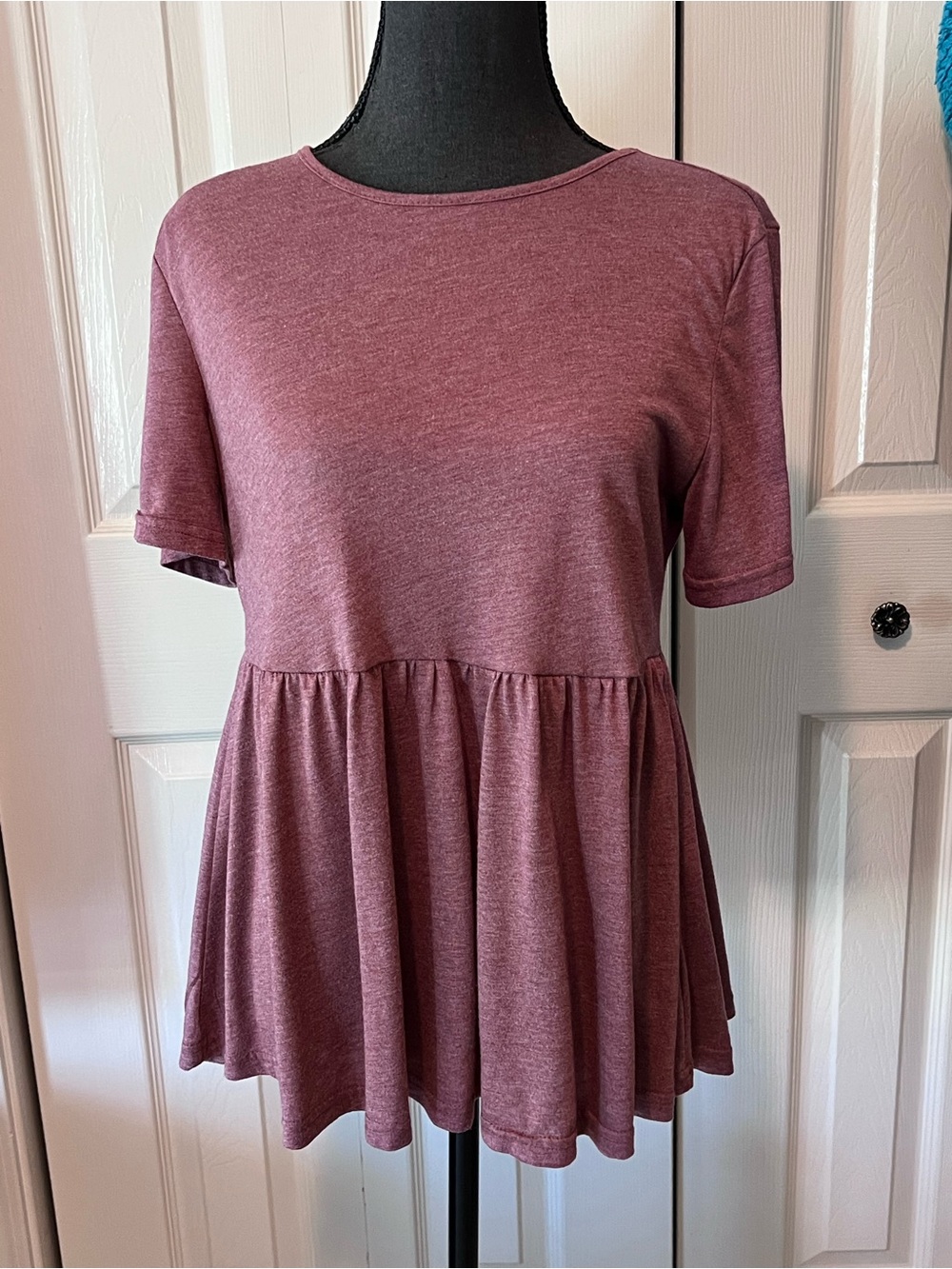 NWOT mauve Short-Sleeve Peplum Top size large